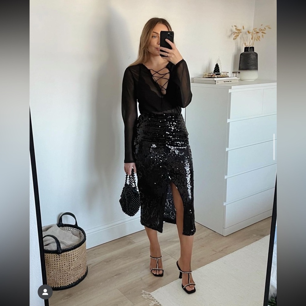 ZARA FRONT RUCHED SEQUIN SKIRT